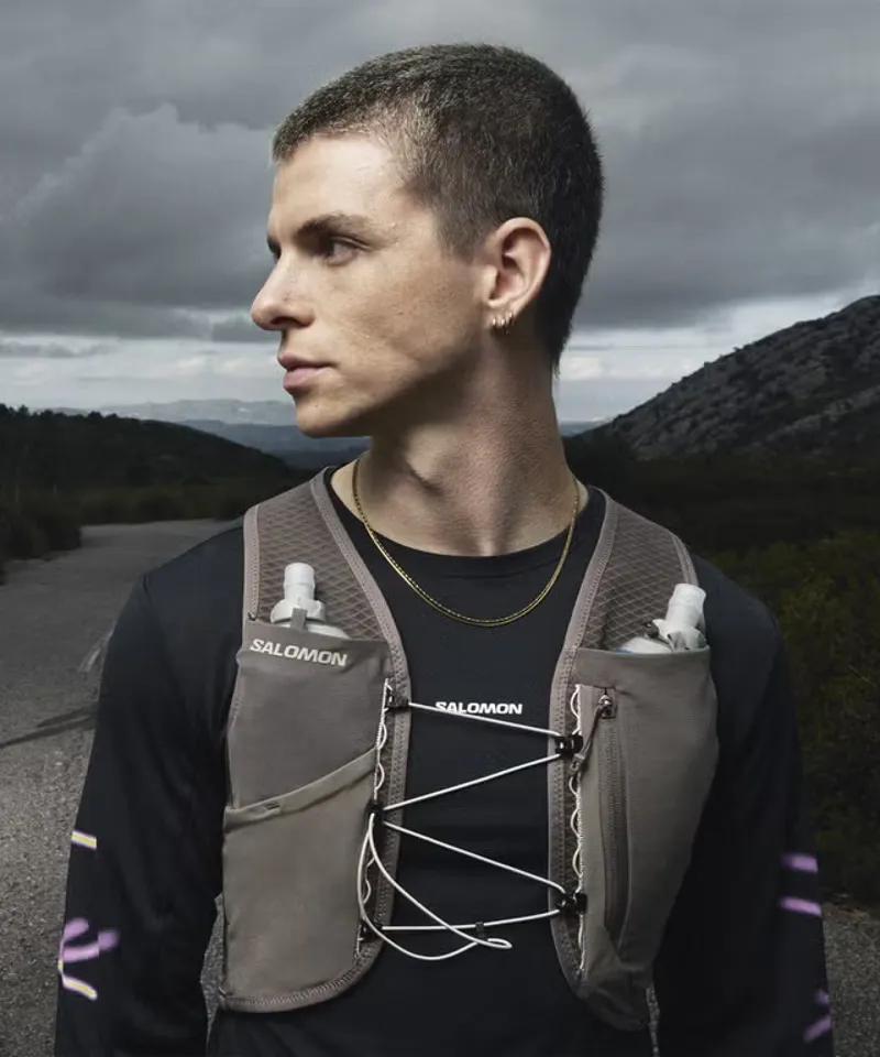 Salomon Gravel Skin 4 Unisex Running Vest in Iron/Silver Cloud-4